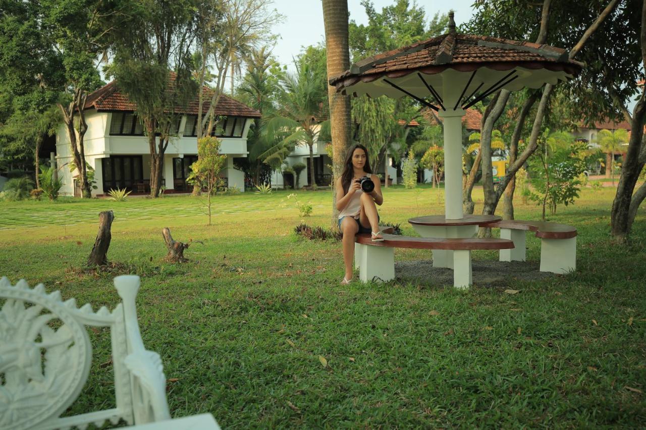 Nihara Resort And Spa Cochin Kochi Екстериор снимка