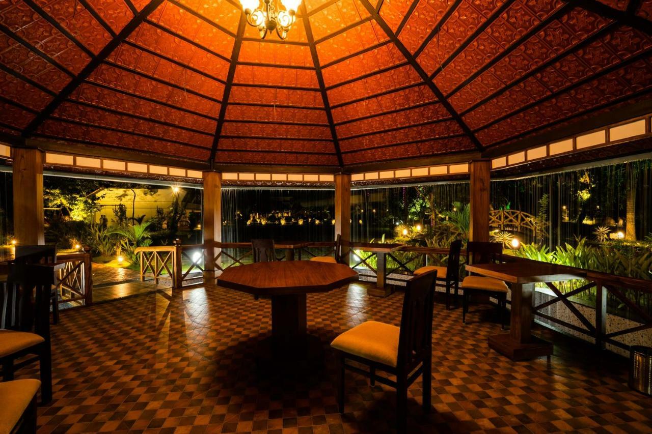 Nihara Resort And Spa Cochin Kochi Екстериор снимка
