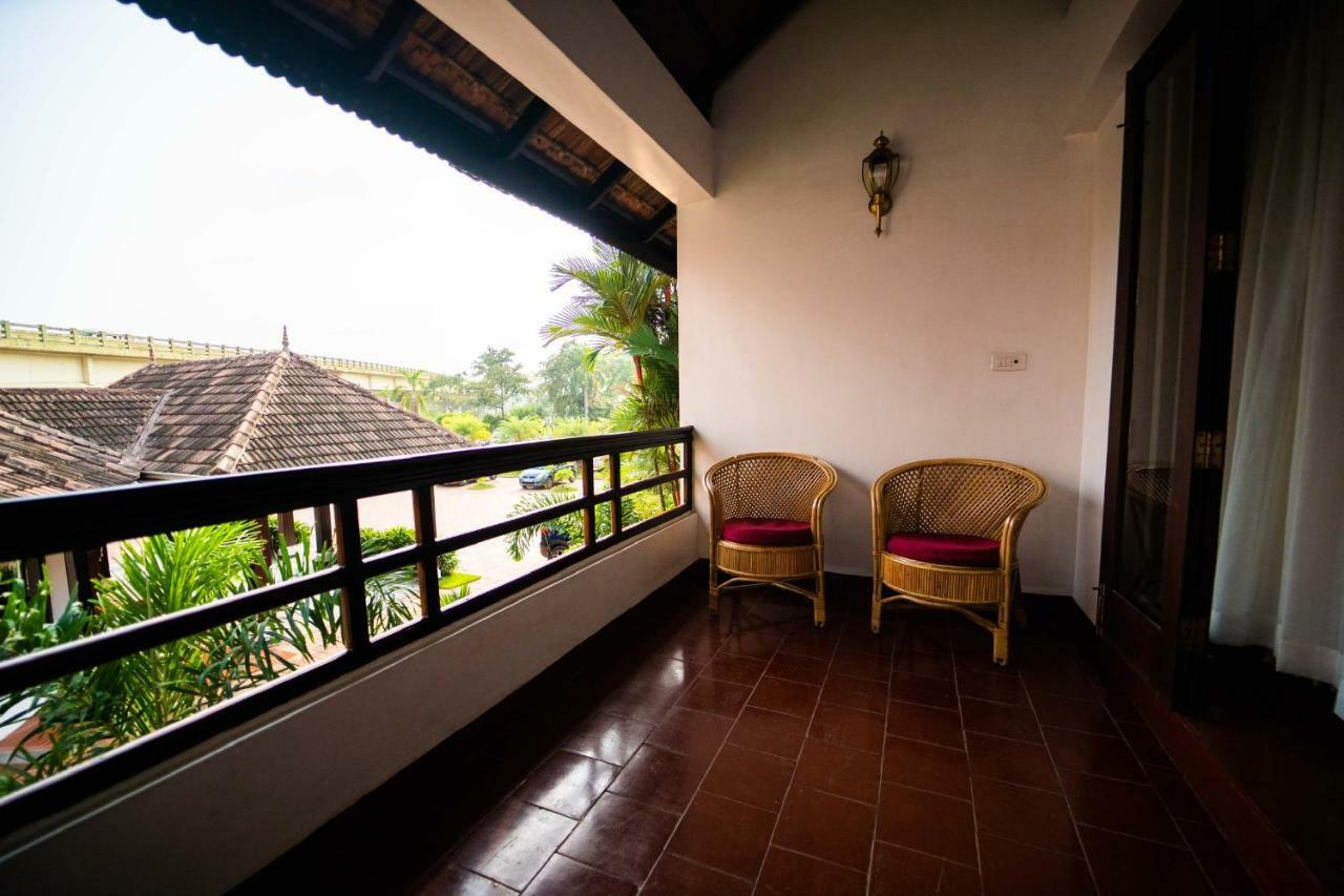 Nihara Resort And Spa Cochin Kochi Екстериор снимка