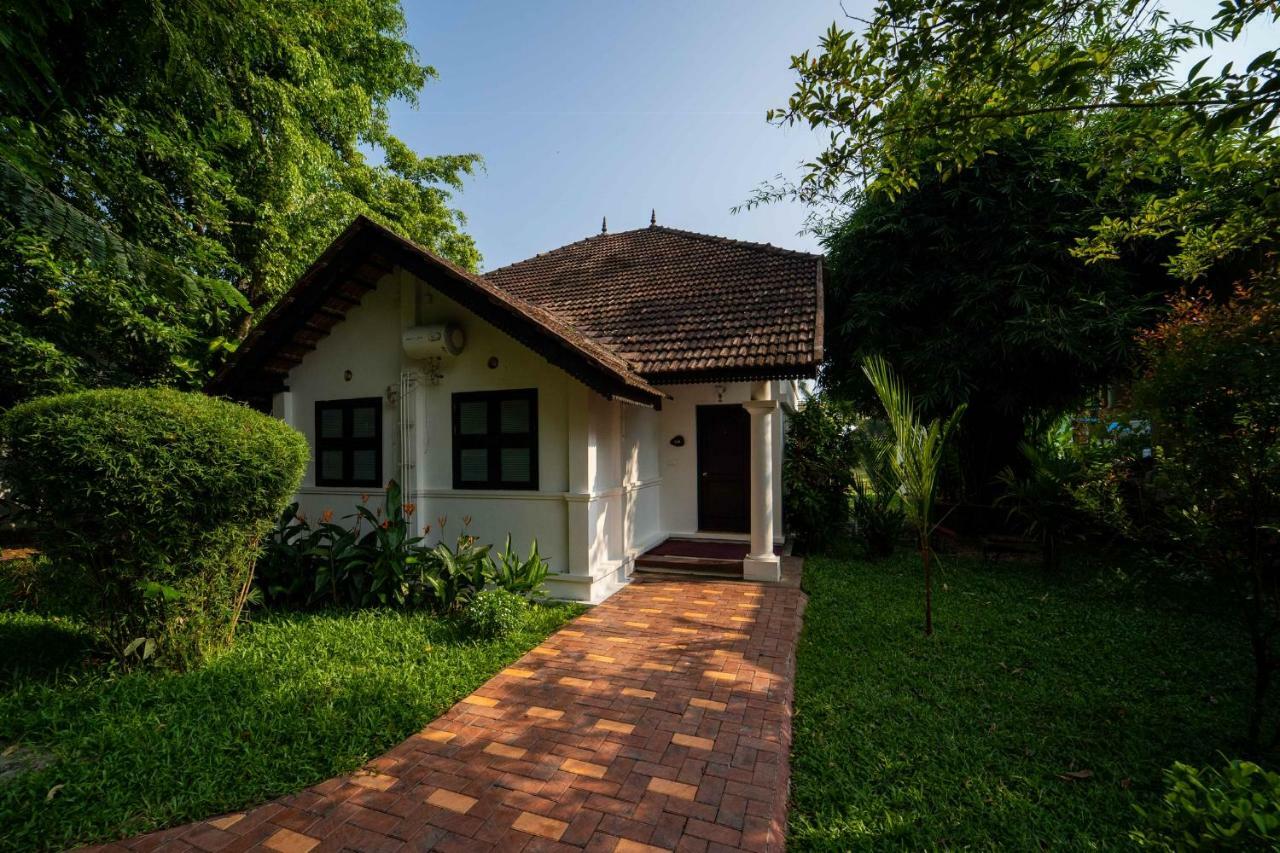Nihara Resort And Spa Cochin Kochi Екстериор снимка