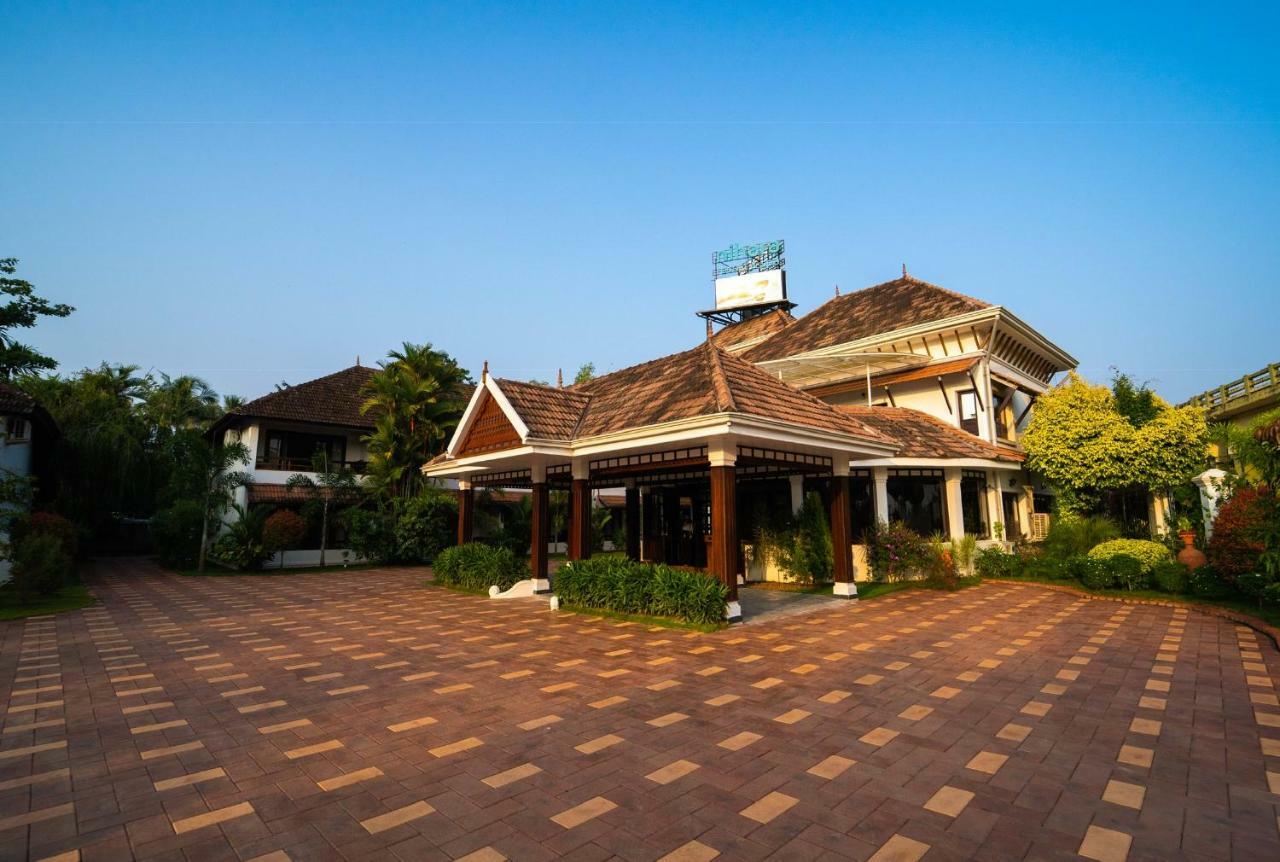 Nihara Resort And Spa Cochin Kochi Екстериор снимка