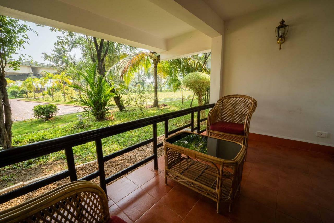 Nihara Resort And Spa Cochin Kochi Екстериор снимка