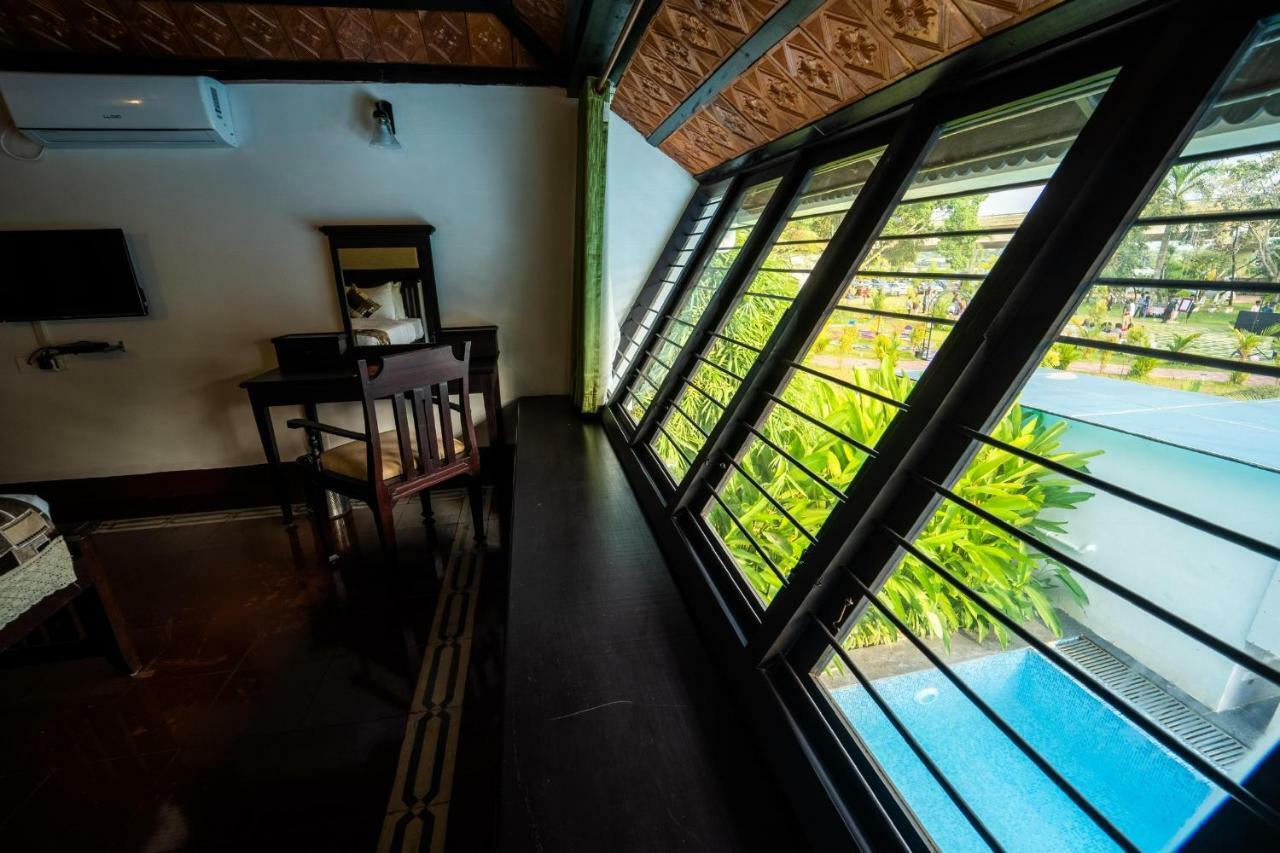 Nihara Resort And Spa Cochin Kochi Екстериор снимка