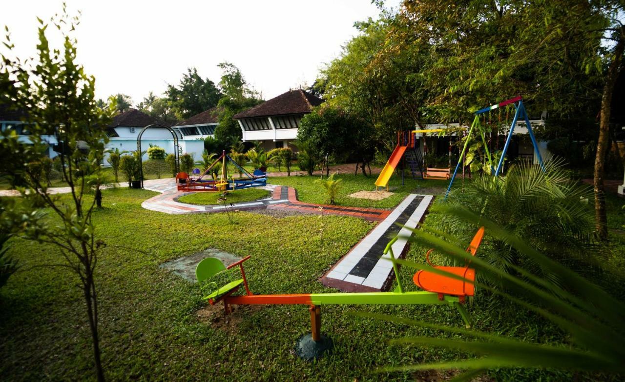 Nihara Resort And Spa Cochin Kochi Екстериор снимка