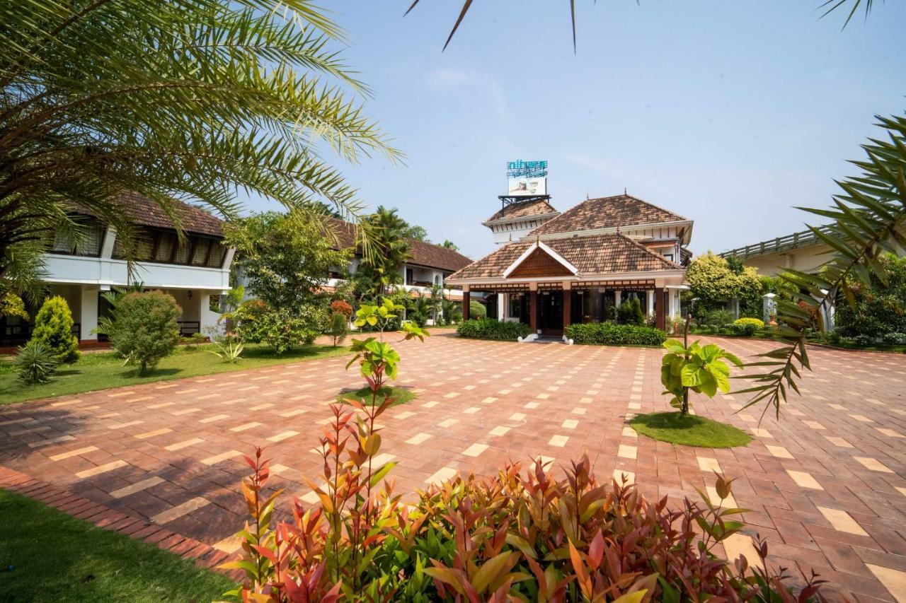 Nihara Resort And Spa Cochin Kochi Екстериор снимка