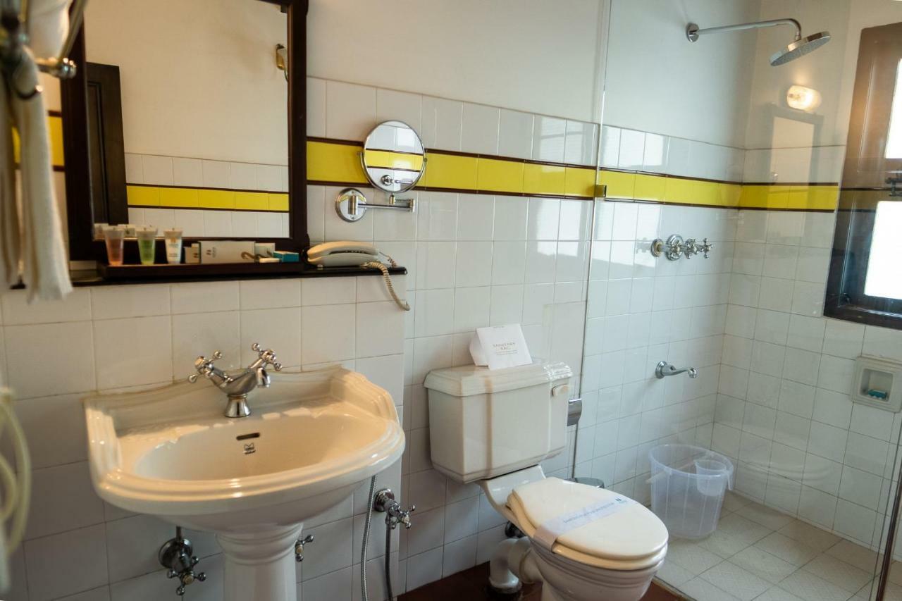 Nihara Resort And Spa Cochin Kochi Екстериор снимка
